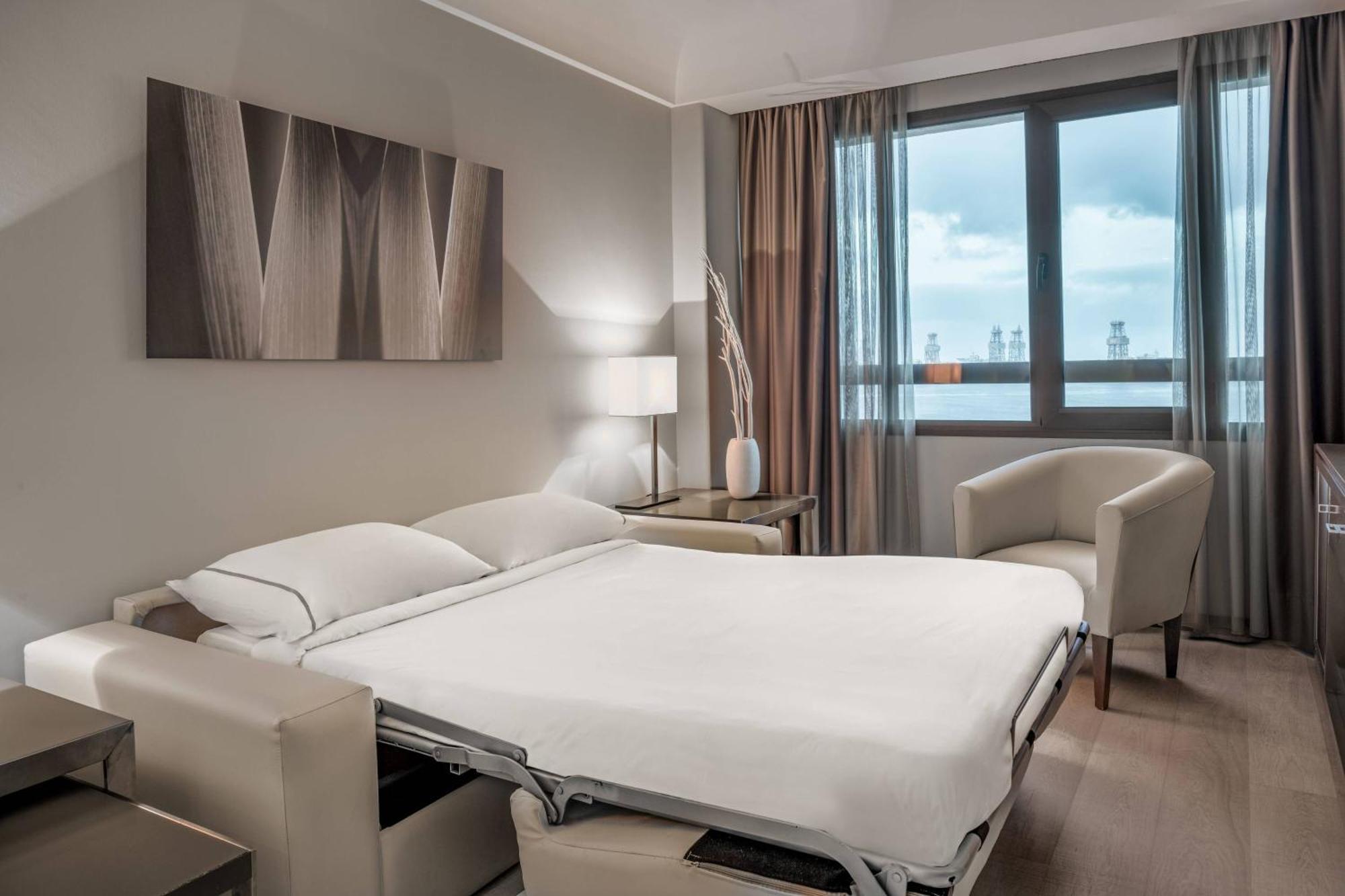 Ac Hotel Iberia Las Palmas By Marriott Bagian luar foto